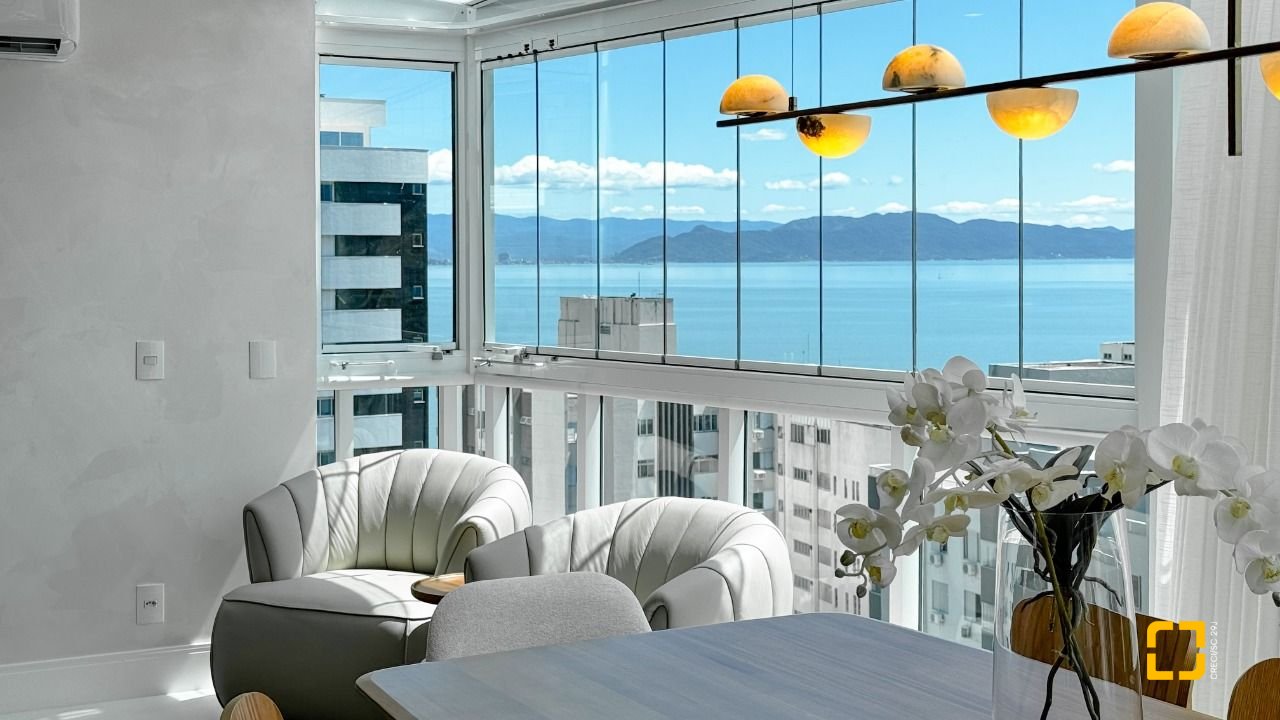 Cobertura com 244m², 4 quartos (sendo 3 suítes), 3 garagens, no bairro Agronômica em Florianópolis