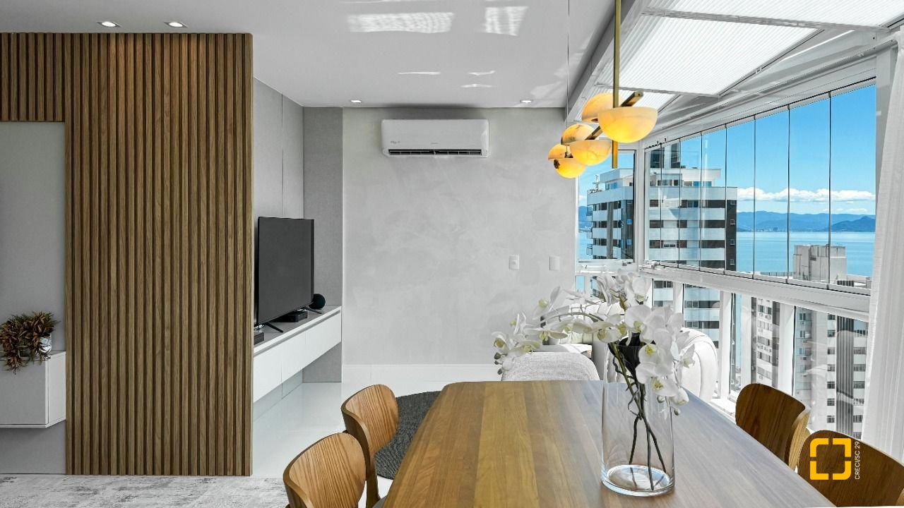 Cobertura com 244m², 4 quartos (sendo 3 suítes), 3 garagens, no bairro Agronômica em Florianópolis
