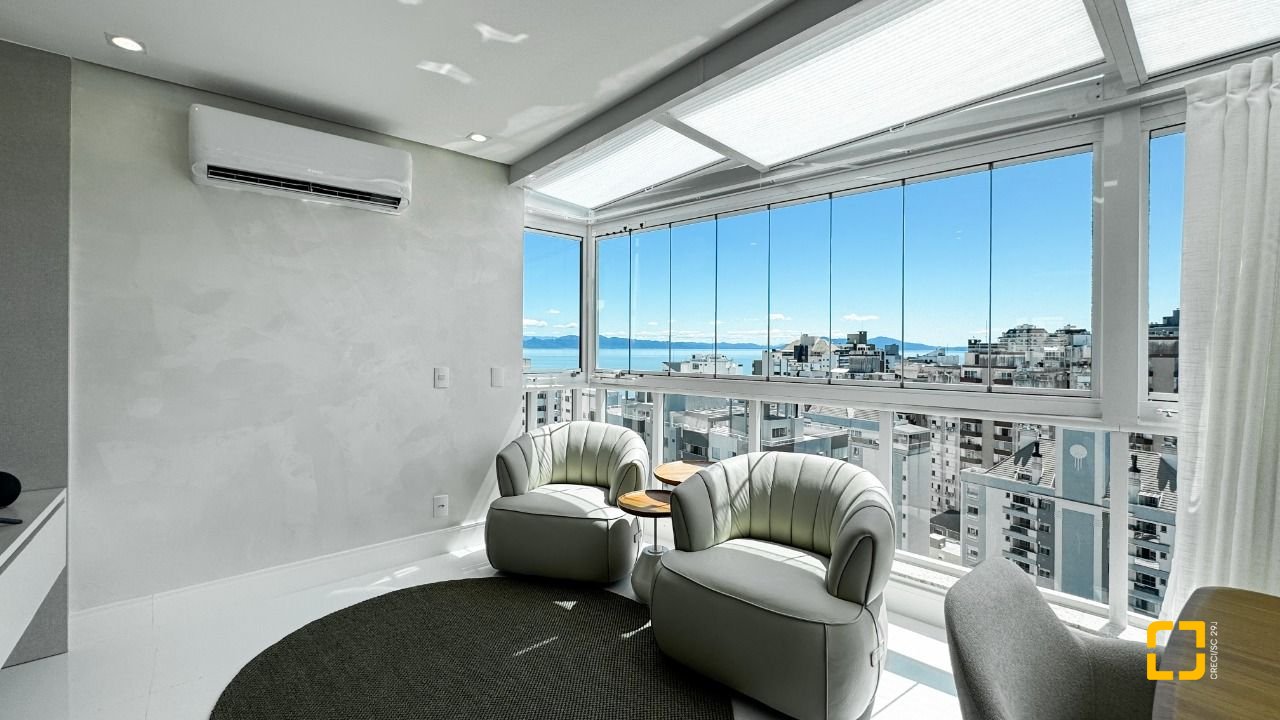 Cobertura com 244m², 4 quartos (sendo 3 suítes), 3 garagens, no bairro Agronômica em Florianópolis