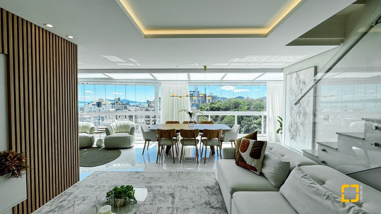 Cobertura com 244m², 4 quartos (sendo 3 suítes), 3 garagens, no bairro Agronômica em Florianópolis