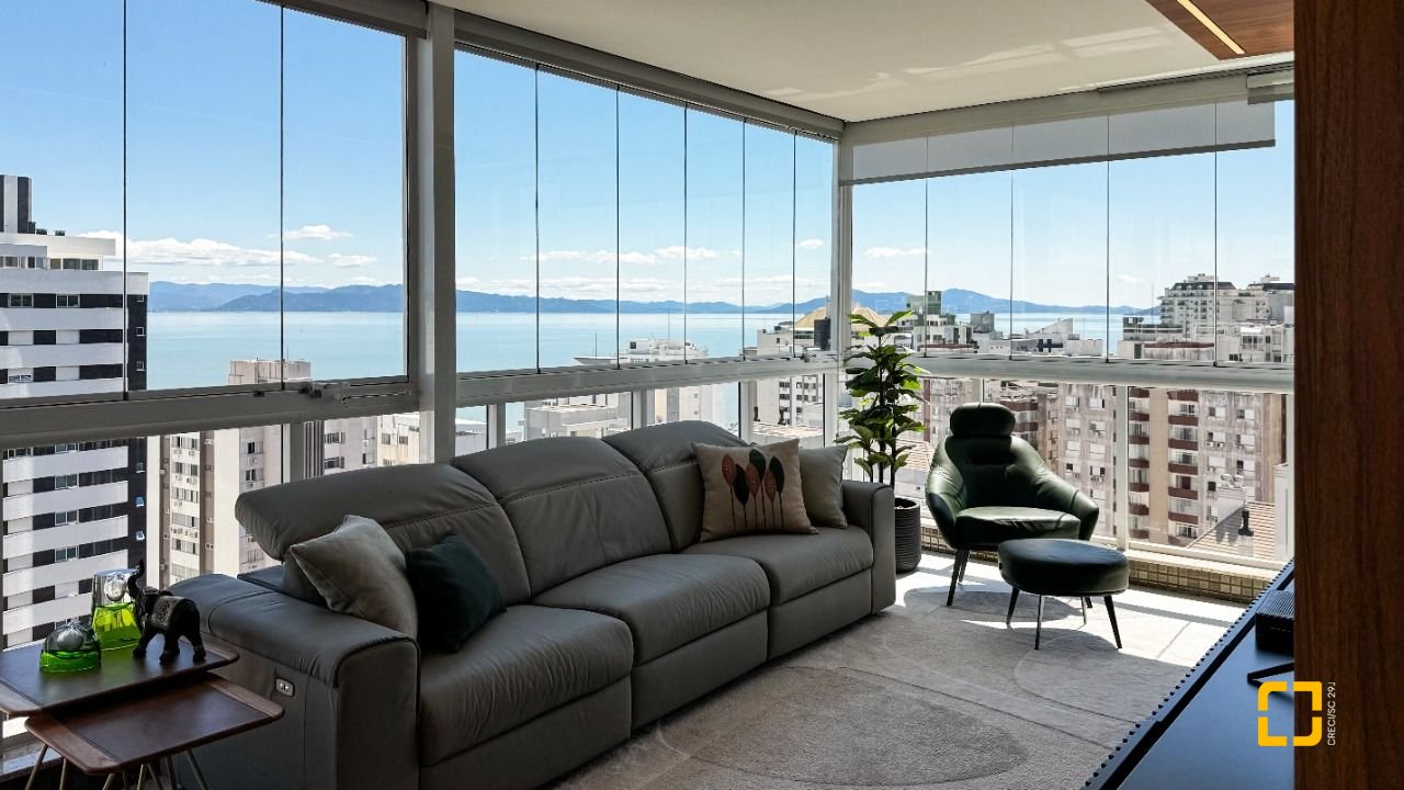 Cobertura com 244m², 4 quartos (sendo 3 suítes), 3 garagens, no bairro Agronômica em Florianópolis