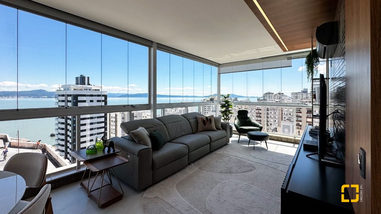Cobertura com 244m², 4 quartos (sendo 3 suítes), 3 garagens, no bairro Agronômica em Florianópolis