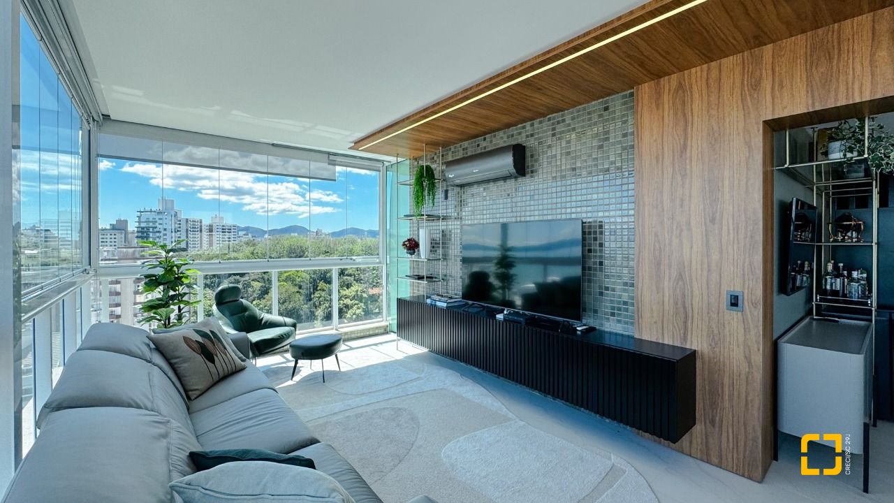 Cobertura com 244m², 4 quartos (sendo 3 suítes), 3 garagens, no bairro Agronômica em Florianópolis