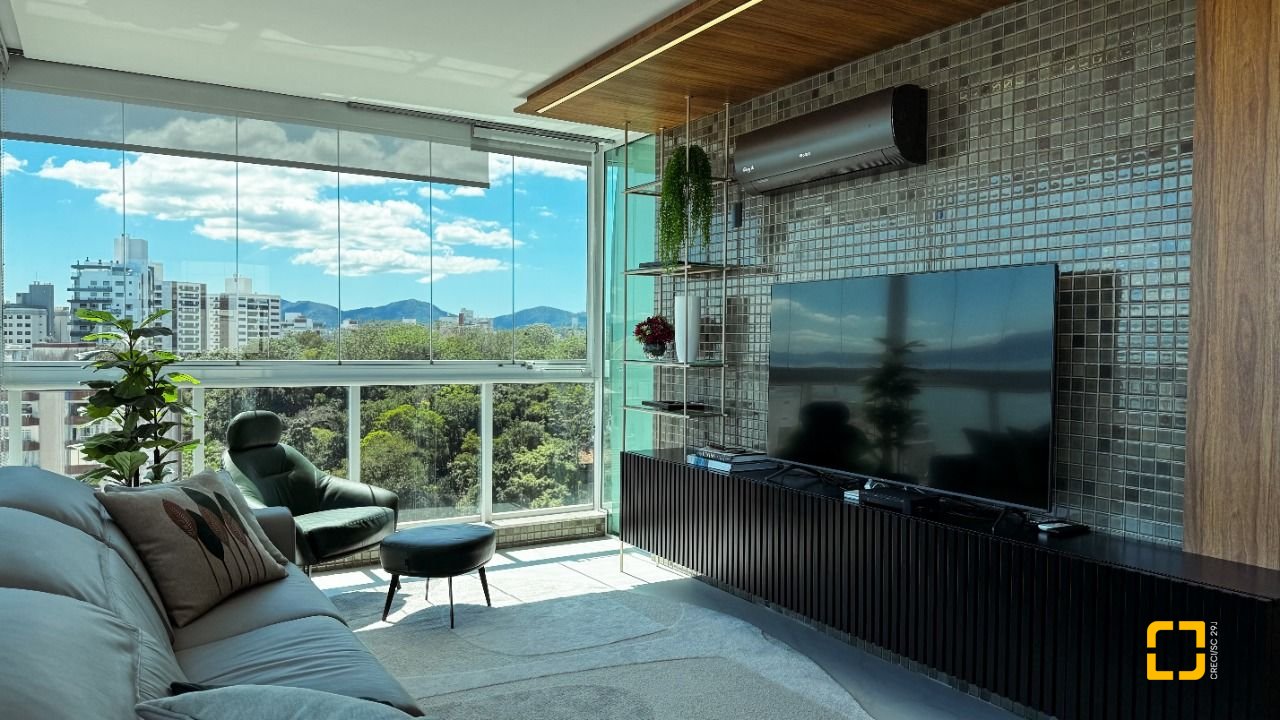 Cobertura com 244m², 4 quartos (sendo 3 suítes), 3 garagens, no bairro Agronômica em Florianópolis