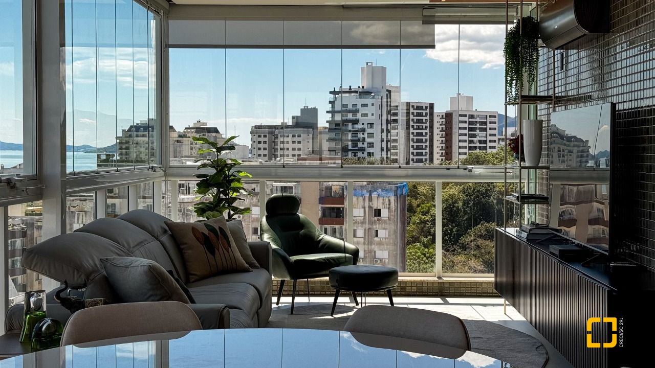 Cobertura com 244m², 4 quartos (sendo 3 suítes), 3 garagens, no bairro Agronômica em Florianópolis