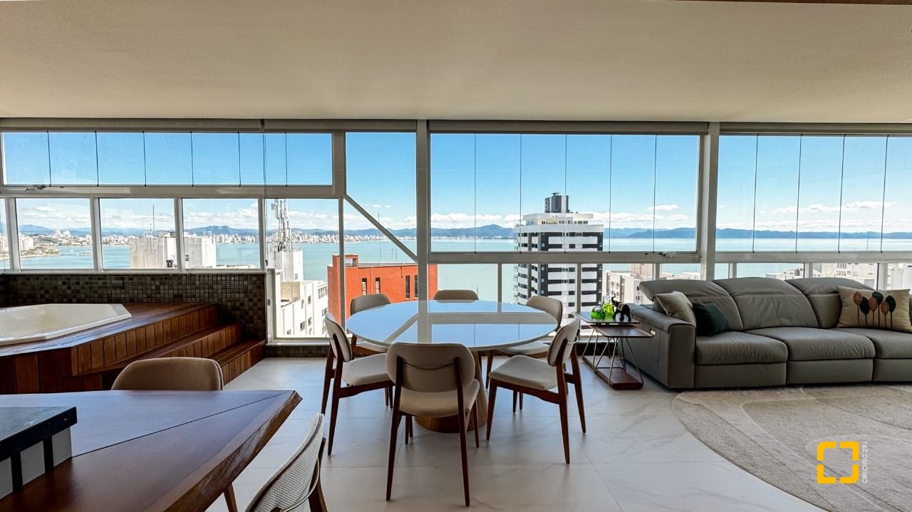 Cobertura com 244m², 4 quartos (sendo 3 suítes), 3 garagens, no bairro Agronômica em Florianópolis