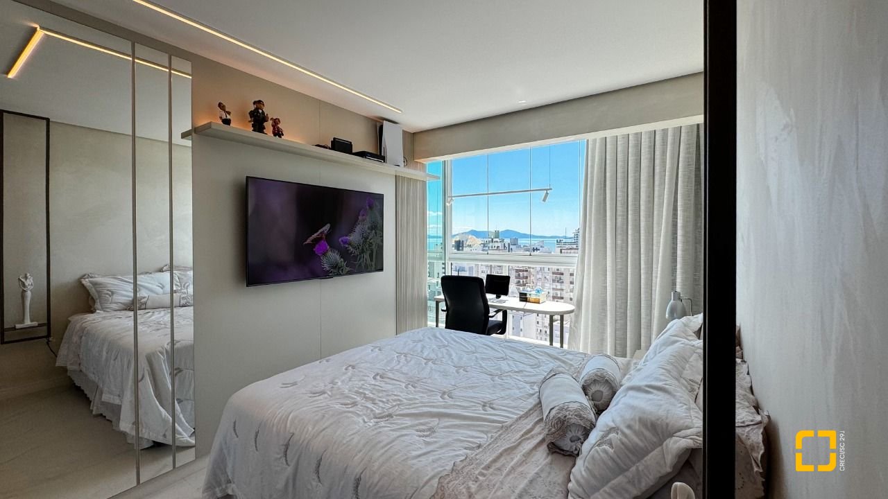 Cobertura com 244m², 4 quartos (sendo 3 suítes), 3 garagens, no bairro Agronômica em Florianópolis