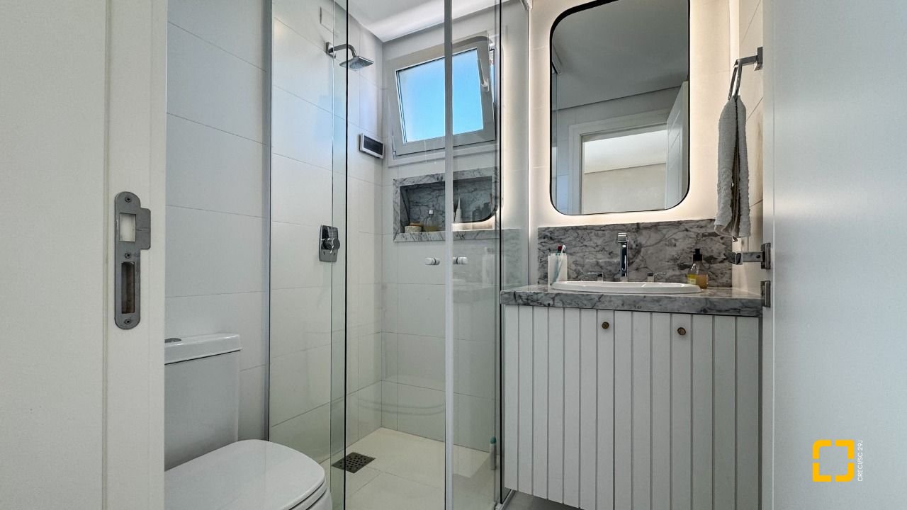 Cobertura com 244m², 4 quartos (sendo 3 suítes), 3 garagens, no bairro Agronômica em Florianópolis
