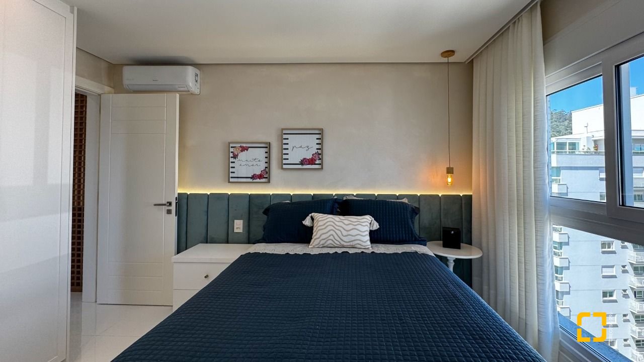 Cobertura com 244m², 4 quartos (sendo 3 suítes), 3 garagens, no bairro Agronômica em Florianópolis