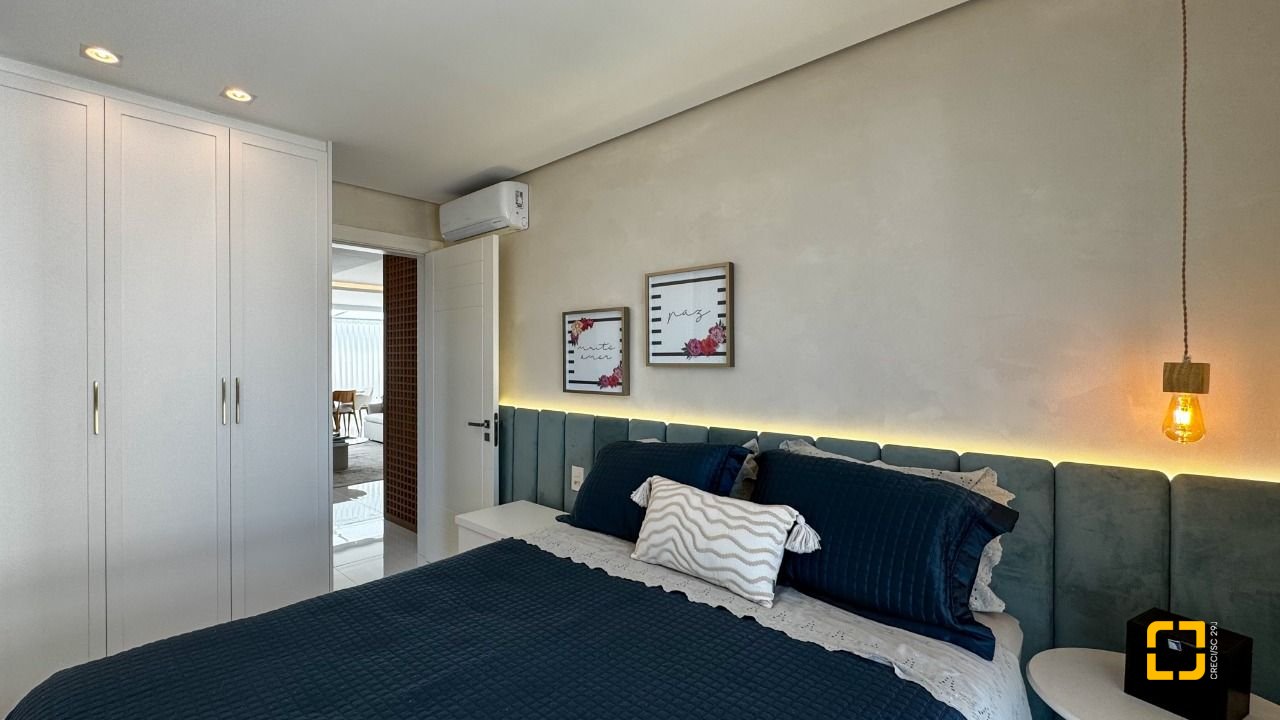 Cobertura com 244m², 4 quartos (sendo 3 suítes), 3 garagens, no bairro Agronômica em Florianópolis