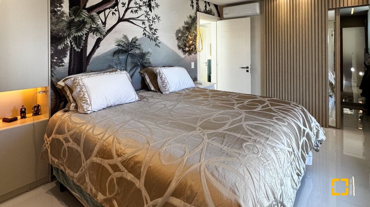 Cobertura com 244m², 4 quartos (sendo 3 suítes), 3 garagens, no bairro Agronômica em Florianópolis