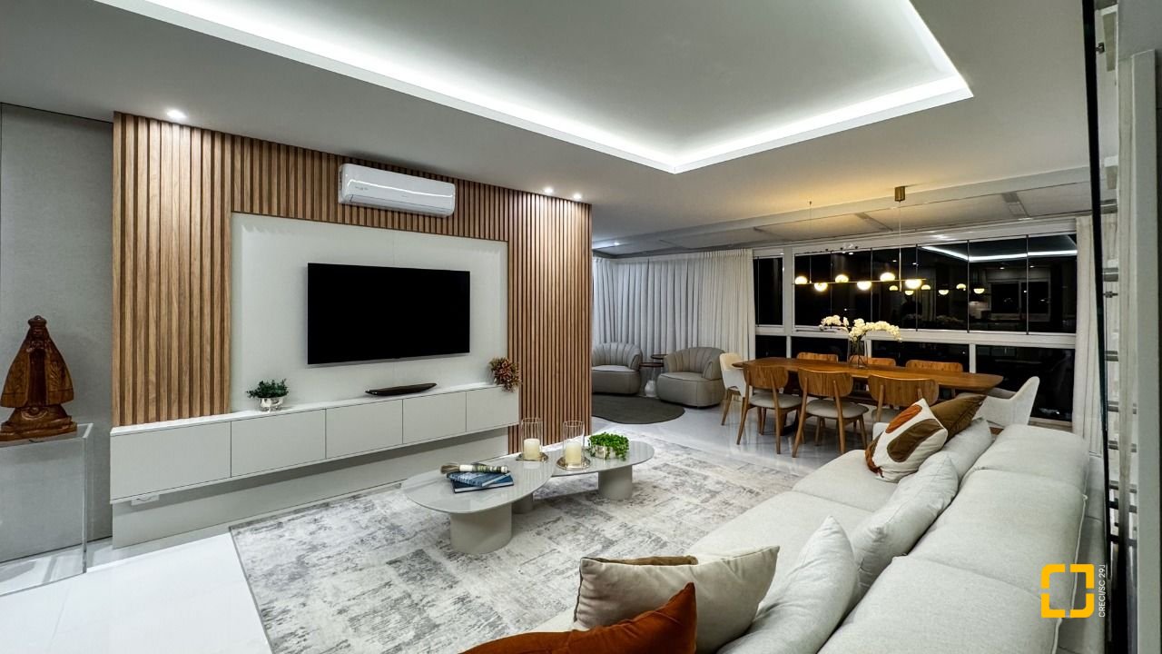 Cobertura com 244m², 4 quartos (sendo 3 suítes), 3 garagens, no bairro Agronômica em Florianópolis
