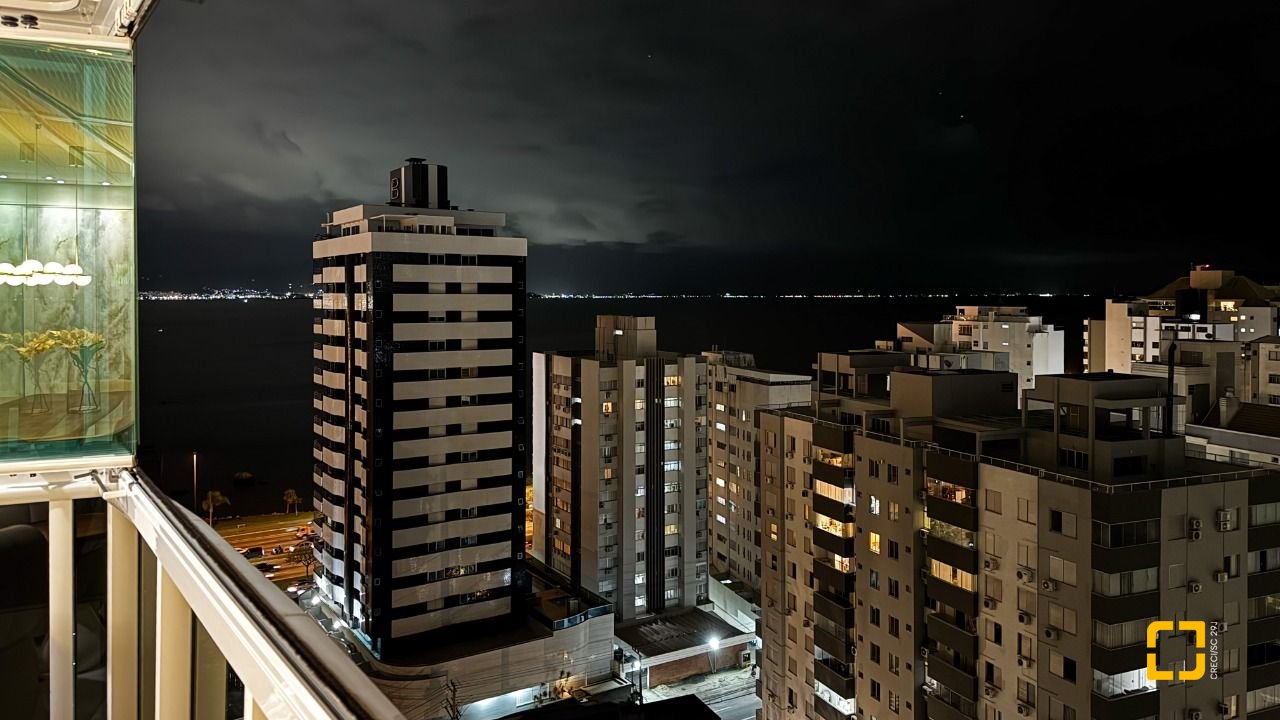 Cobertura com 244m², 4 quartos (sendo 3 suítes), 3 garagens, no bairro Agronômica em Florianópolis