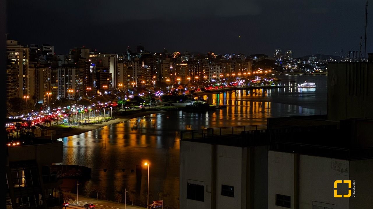 Cobertura com 244m², 4 quartos (sendo 3 suítes), 3 garagens, no bairro Agronômica em Florianópolis