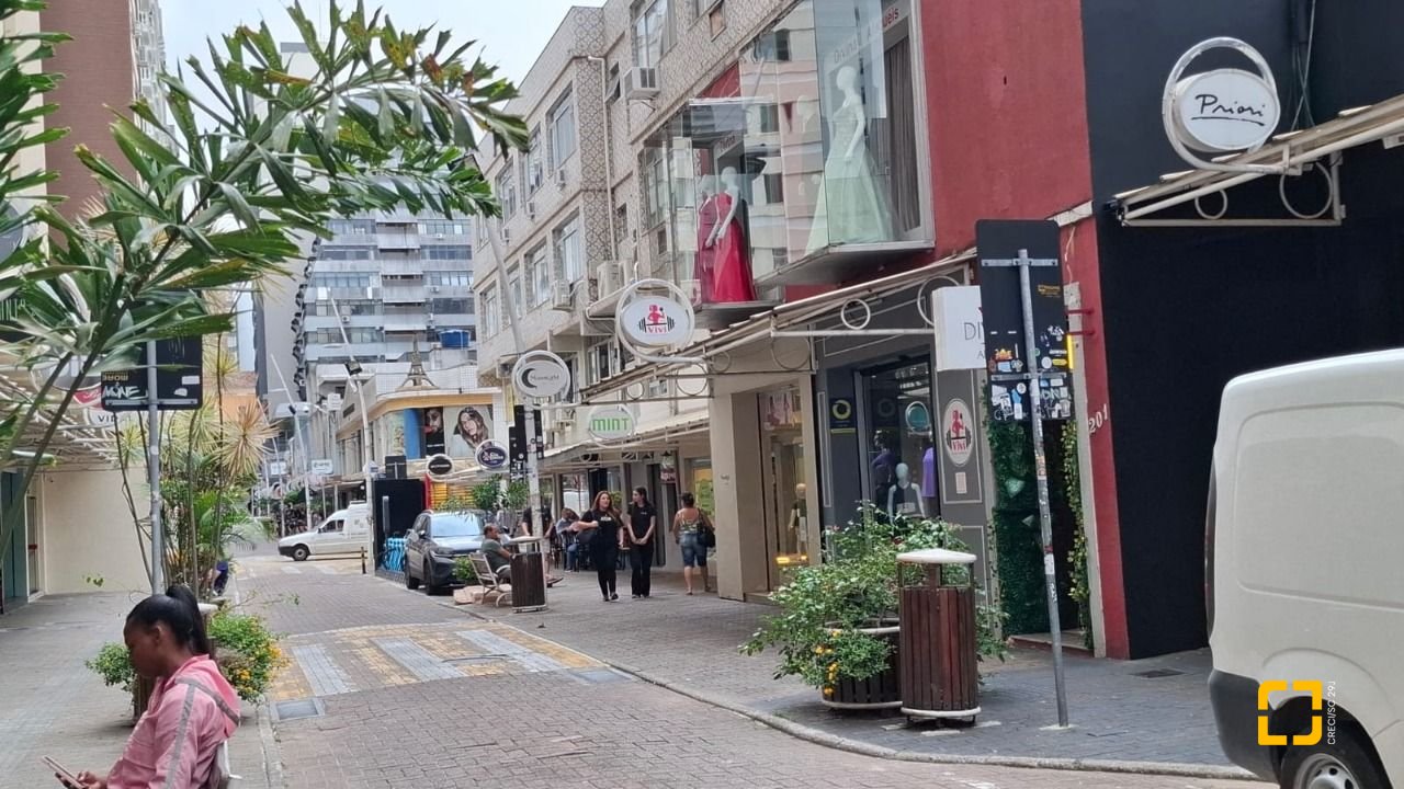 Apartamento com 87m², 3 quartos (sendo 1 suíte), 1 garagem, no bairro Centro em Florianópolis