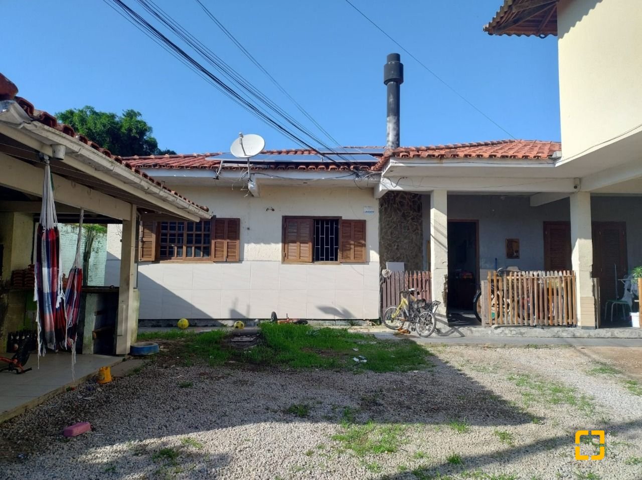 Hotel com 222m², 8 quartos, 5 garagens, no bairro Vargem do Bom Jesus em Florianópolis