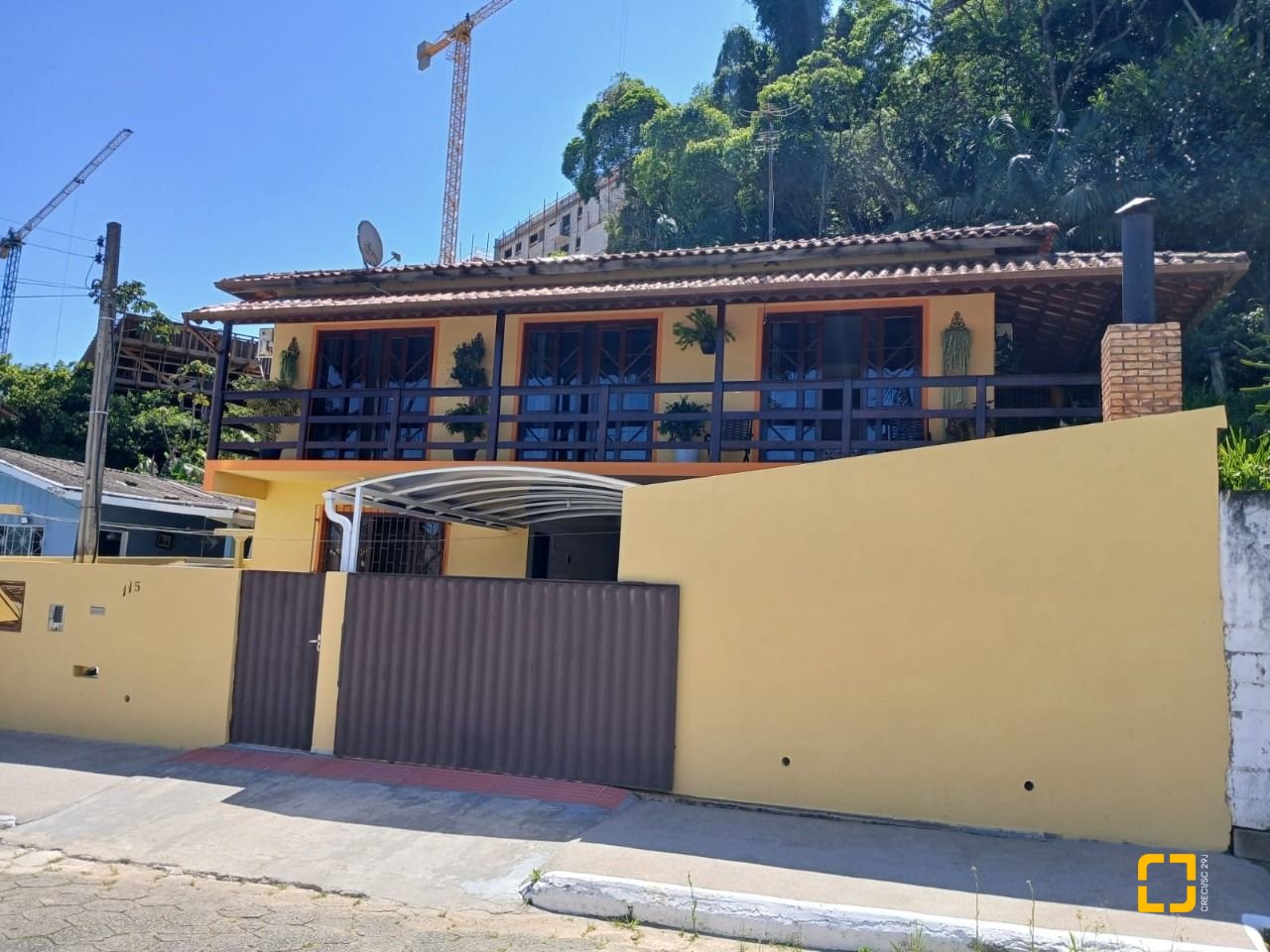 Casa com 192m², 3 quartos (sendo 1 suíte), 2 garagens, no bairro Forquilinha em São José