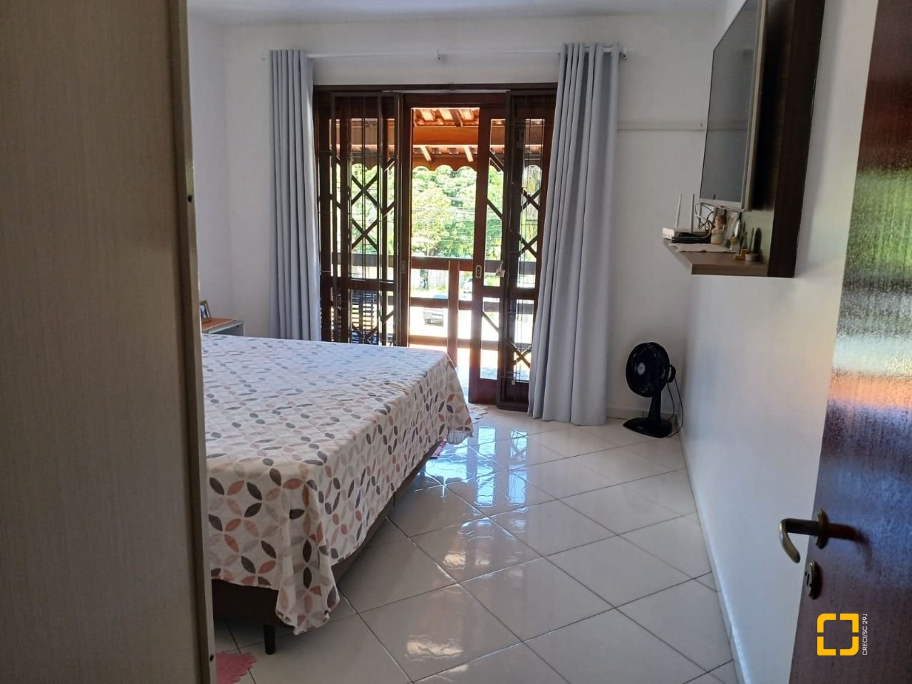 Casa com 192m², 3 quartos (sendo 1 suíte), 2 garagens, no bairro Forquilinha em São José