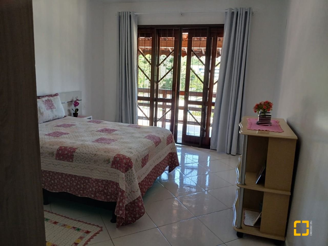 Casa com 192m², 3 quartos (sendo 1 suíte), 2 garagens, no bairro Forquilinha em São José