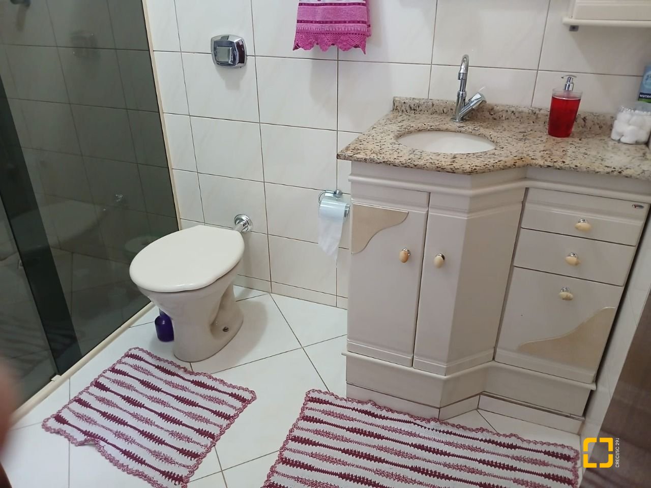 Casa com 192m², 3 quartos (sendo 1 suíte), 2 garagens, no bairro Forquilinha em São José