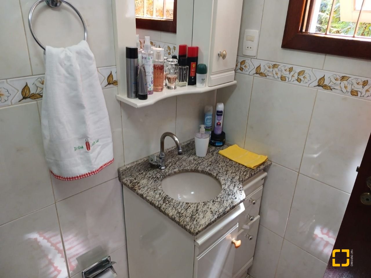 Casa com 192m², 3 quartos (sendo 1 suíte), 2 garagens, no bairro Forquilinha em São José