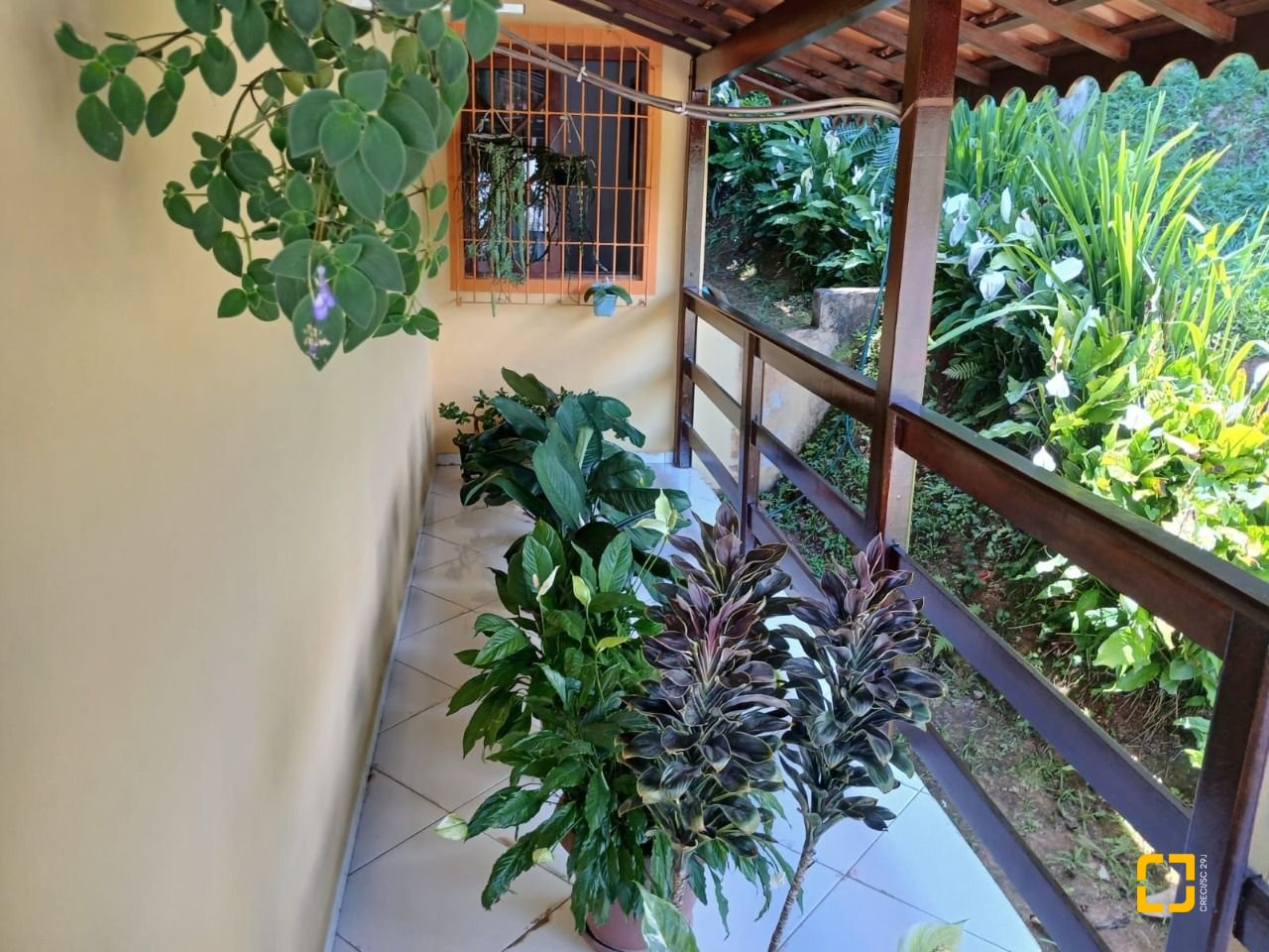 Casa com 192m², 3 quartos (sendo 1 suíte), 2 garagens, no bairro Forquilinha em São José