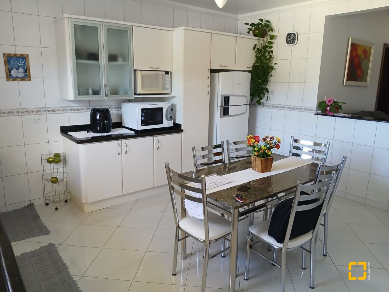 Casa com 192m², 3 quartos (sendo 1 suíte), 2 garagens, no bairro Forquilinha em São José