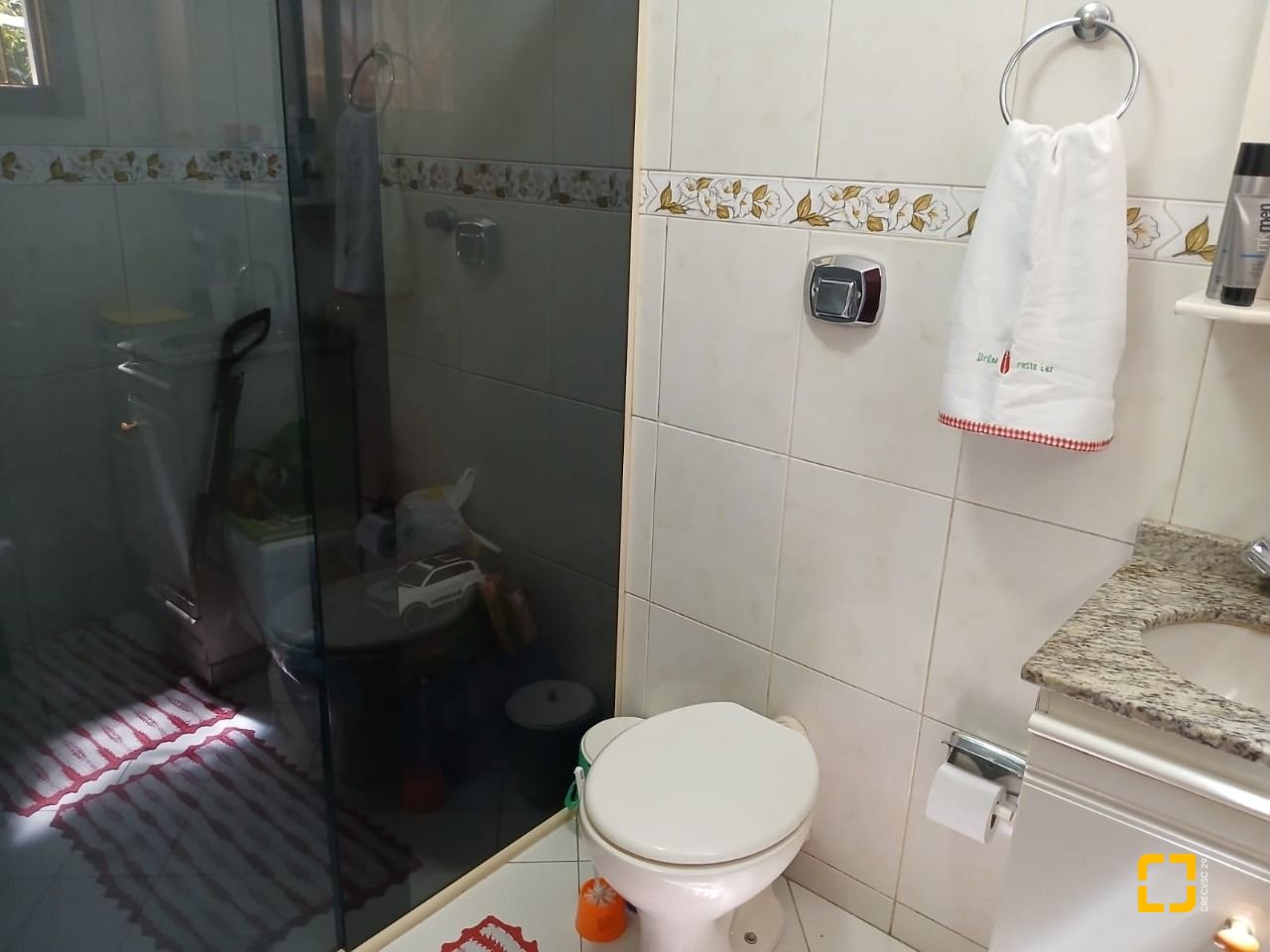 Casa com 192m², 3 quartos (sendo 1 suíte), 2 garagens, no bairro Forquilinha em São José