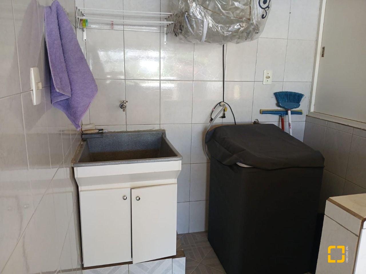 Casa com 192m², 3 quartos (sendo 1 suíte), 2 garagens, no bairro Forquilinha em São José