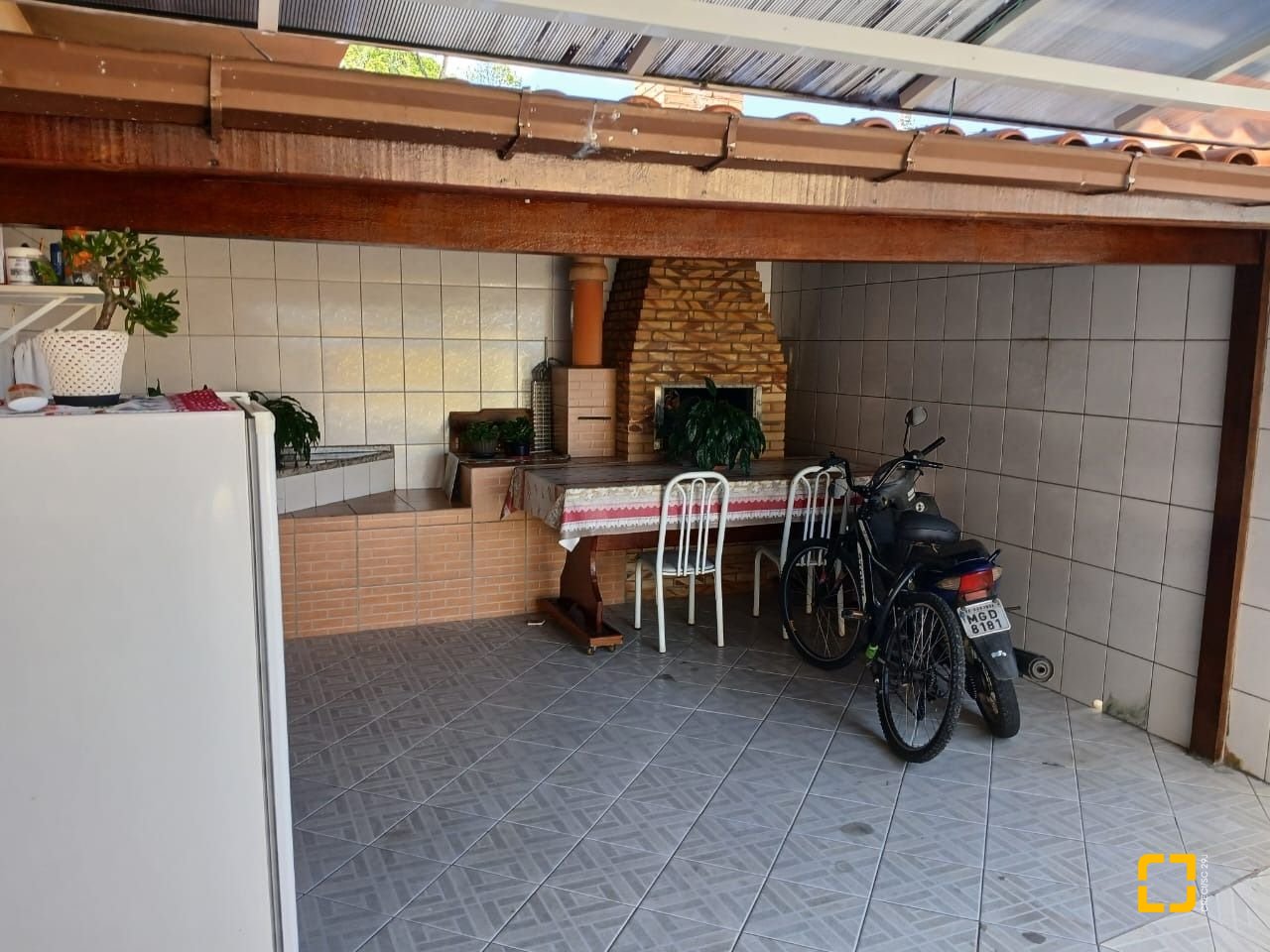 Casa com 192m², 3 quartos (sendo 1 suíte), 2 garagens, no bairro Forquilinha em São José