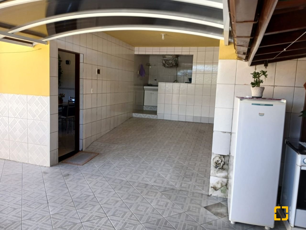 Casa com 192m², 3 quartos (sendo 1 suíte), 2 garagens, no bairro Forquilinha em São José