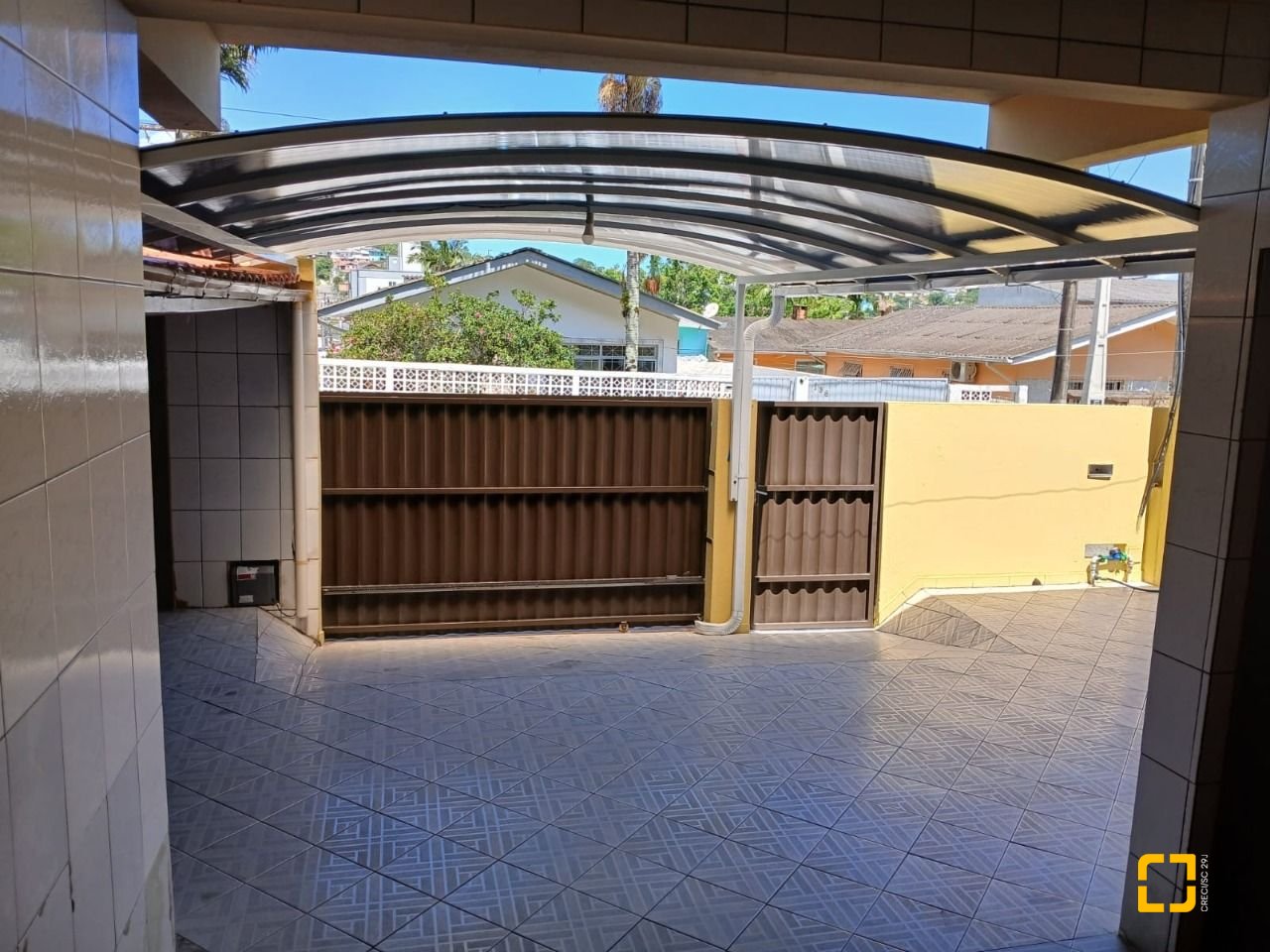 Casa com 192m², 3 quartos (sendo 1 suíte), 2 garagens, no bairro Forquilinha em São José