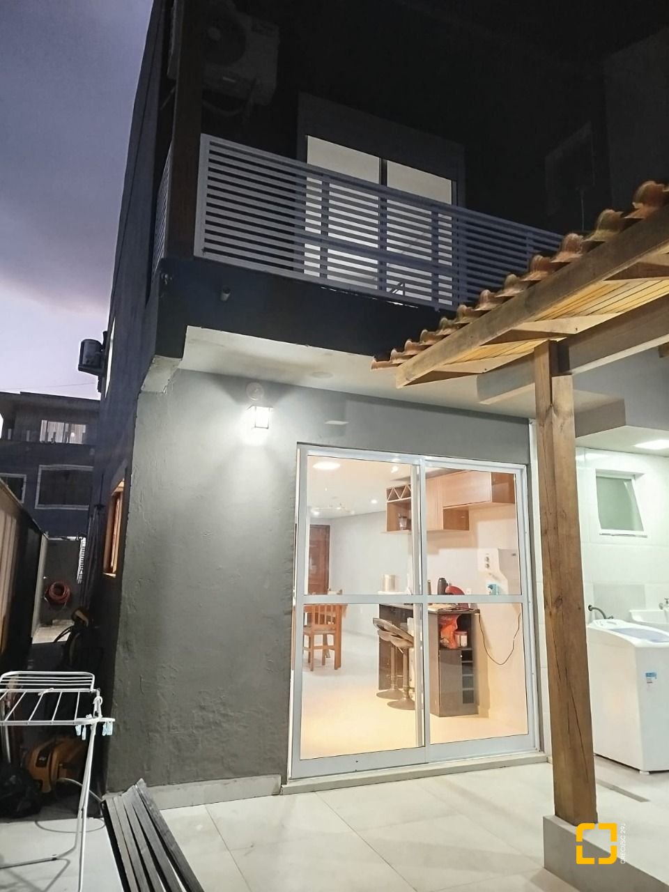 Casa com 114m², 4 quartos (sendo 1 suíte), 1 garagem, no bairro Campeche em Florianópolis