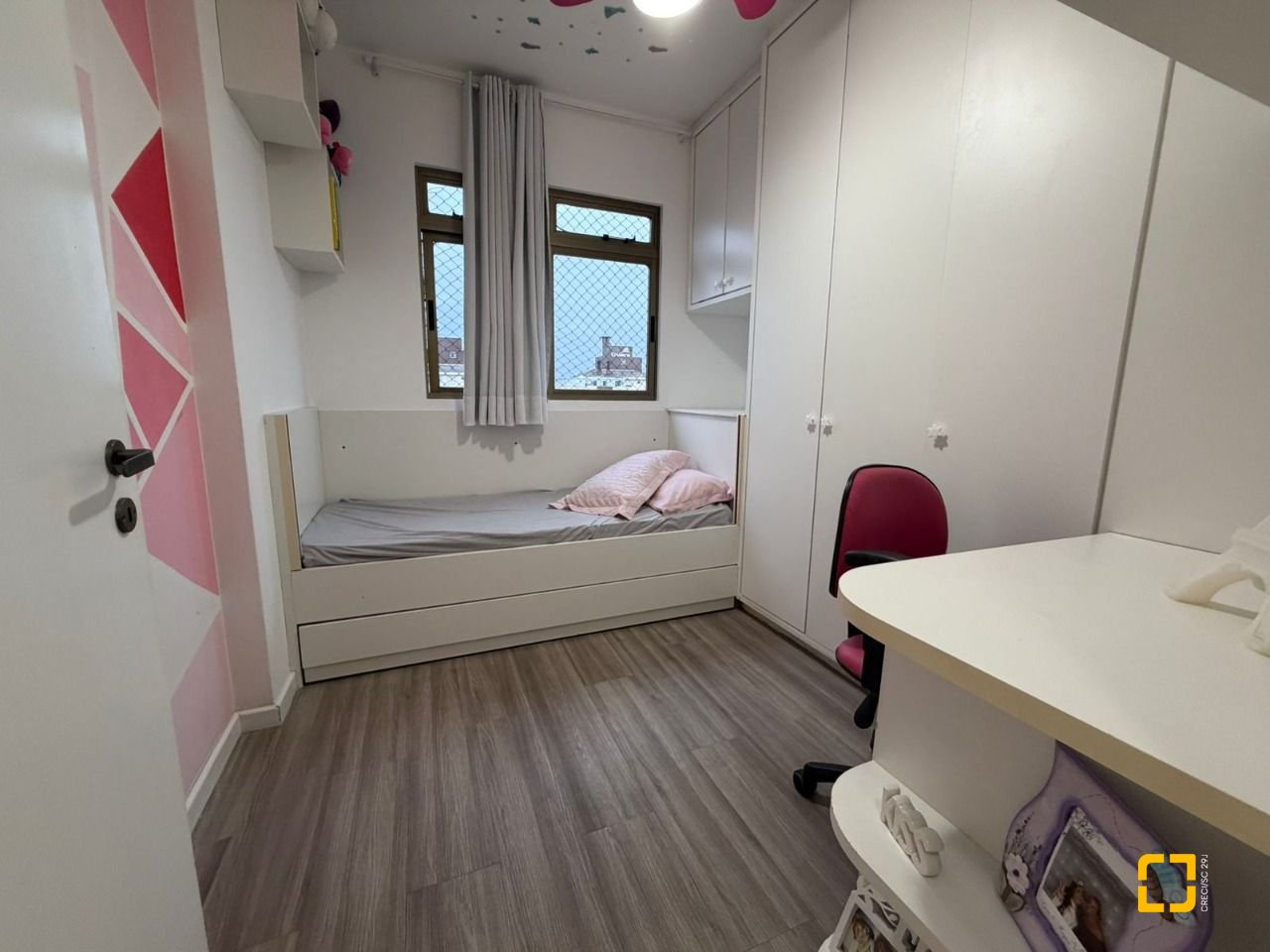 Apartamento com 83m², 4 quartos (sendo 1 suíte), 1 garagem, no bairro Estreito em Florianópolis