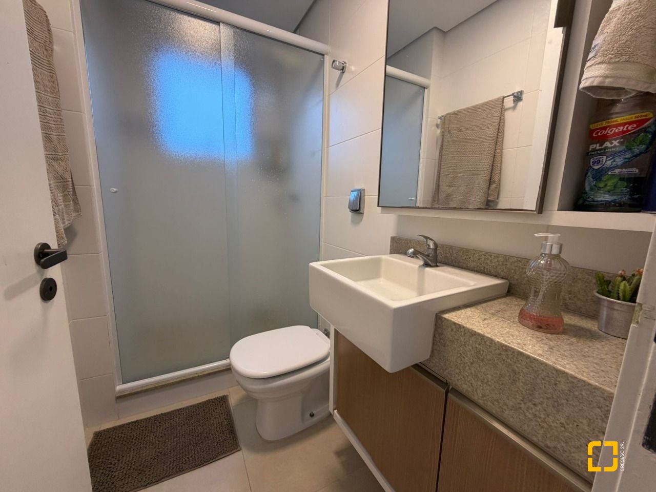Apartamento com 83m², 4 quartos (sendo 1 suíte), 1 garagem, no bairro Estreito em Florianópolis