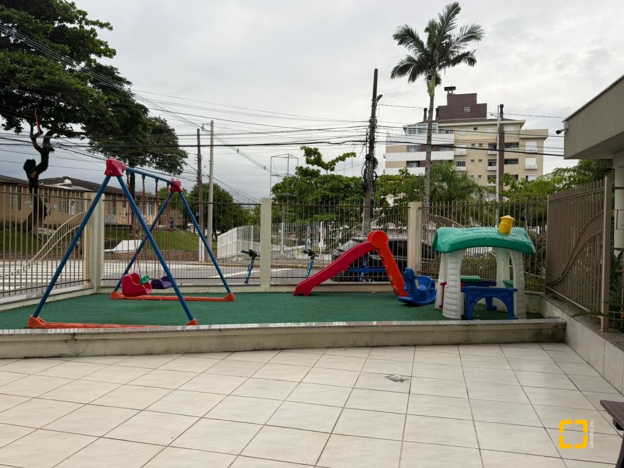 Apartamento com 83m², 4 quartos (sendo 1 suíte), 1 garagem, no bairro Estreito em Florianópolis