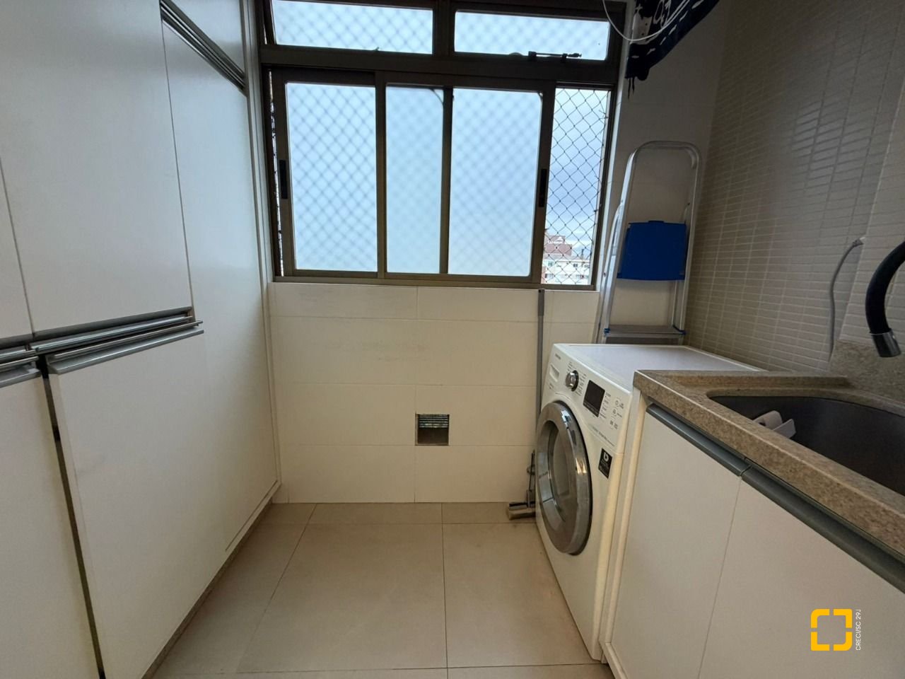 Apartamento com 83m², 4 quartos (sendo 1 suíte), 1 garagem, no bairro Estreito em Florianópolis
