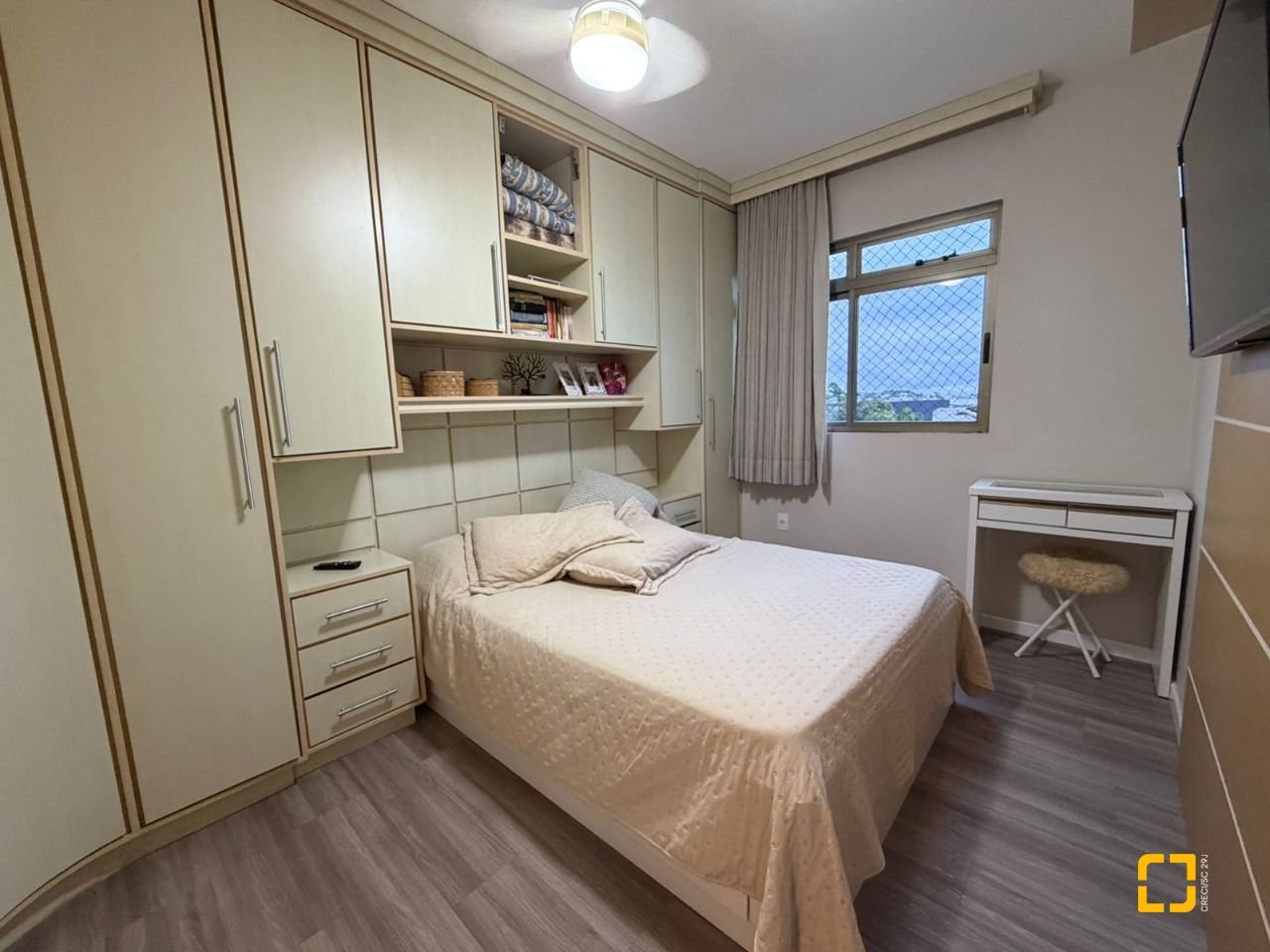 Apartamento com 83m², 4 quartos (sendo 1 suíte), 1 garagem, no bairro Estreito em Florianópolis