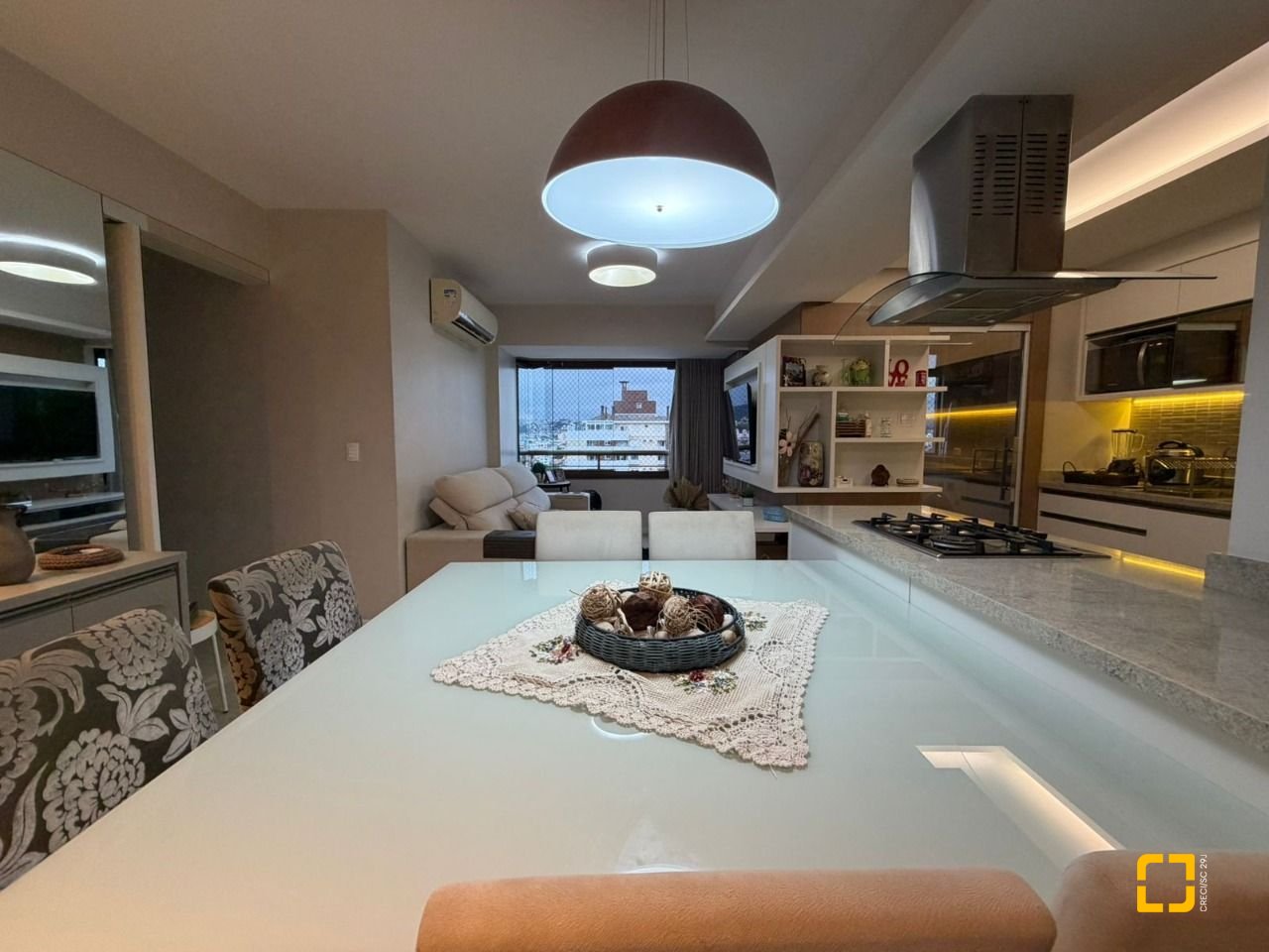 Apartamento com 83m², 4 quartos (sendo 1 suíte), 1 garagem, no bairro Estreito em Florianópolis