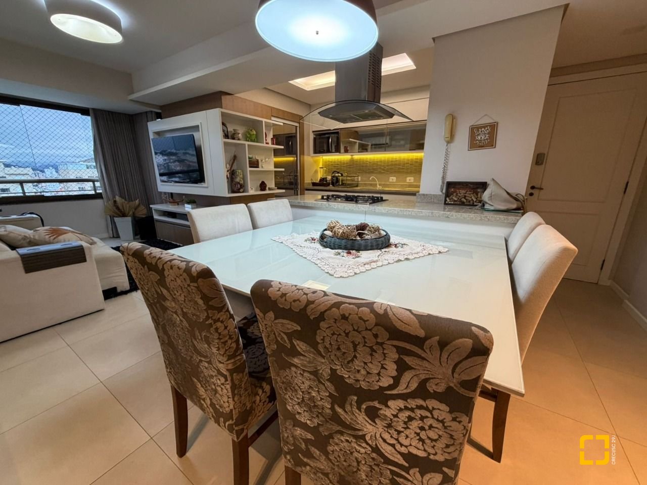 Apartamento com 83m², 4 quartos (sendo 1 suíte), 1 garagem, no bairro Estreito em Florianópolis
