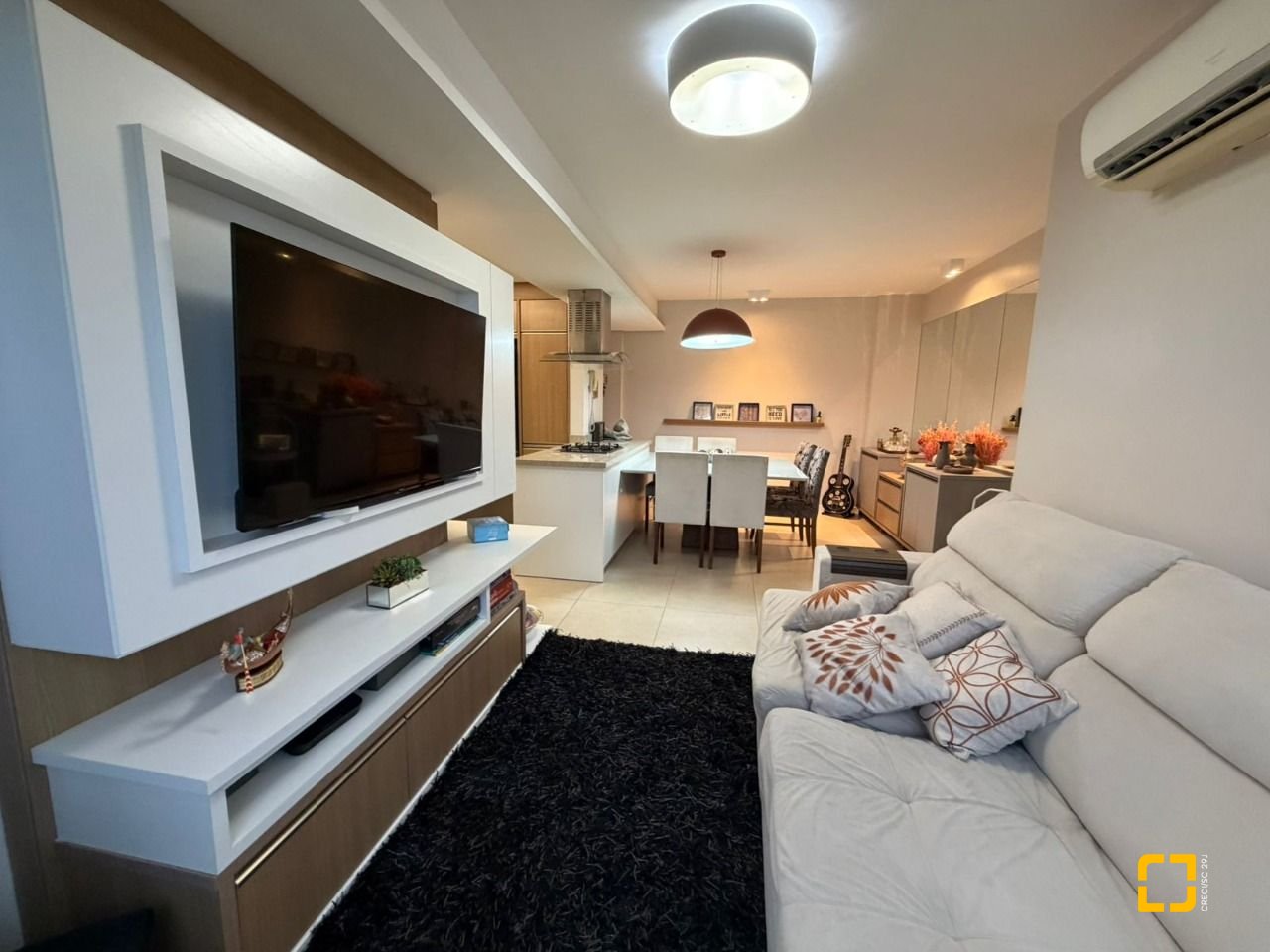 Apartamento com 83m², 4 quartos (sendo 1 suíte), 1 garagem, no bairro Estreito em Florianópolis