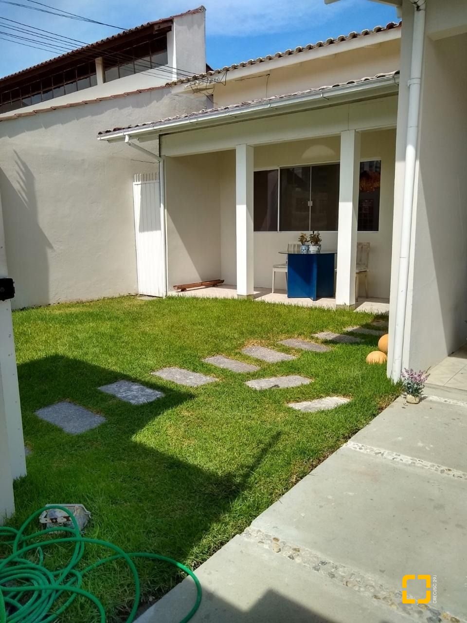 Casa com 170m², 4 quartos (sendo 1 suíte), 2 garagens, no bairro Itacorubi em Florianópolis