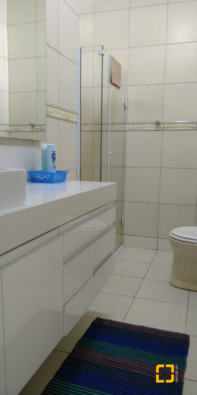 Casa com 170m², 4 quartos (sendo 1 suíte), 2 garagens, no bairro Itacorubi em Florianópolis