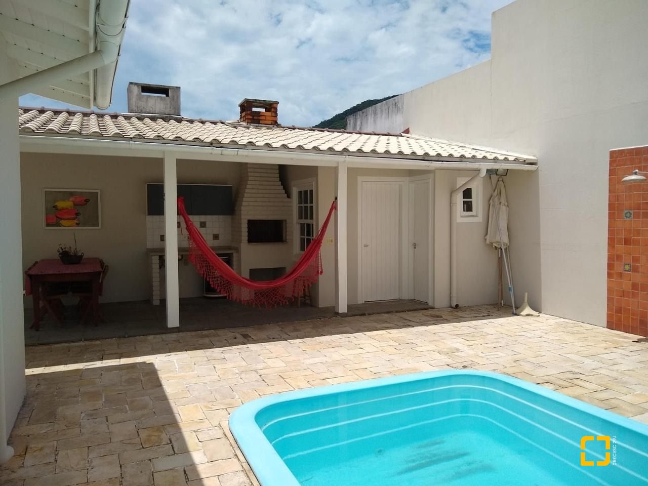 Casa com 170m², 4 quartos (sendo 1 suíte), 2 garagens, no bairro Itacorubi em Florianópolis