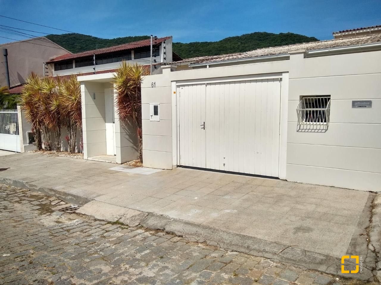 Casa com 170m², 4 quartos (sendo 1 suíte), 2 garagens, no bairro Itacorubi em Florianópolis