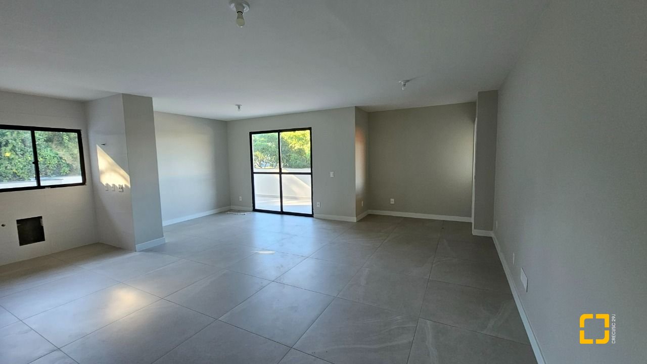 Cobertura com 183m², 3 quartos (sendo 1 suíte), 2 garagens, no bairro João Paulo em Florianópolis