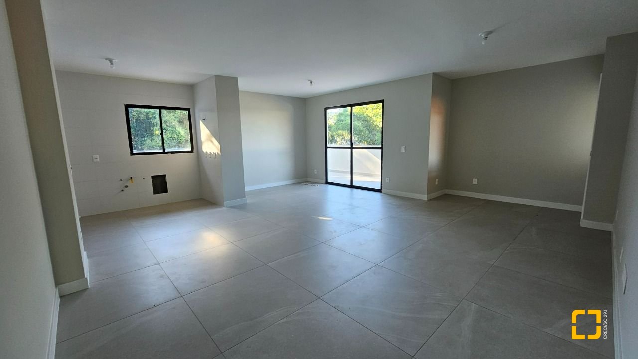 Cobertura com 183m², 3 quartos (sendo 1 suíte), 2 garagens, no bairro João Paulo em Florianópolis