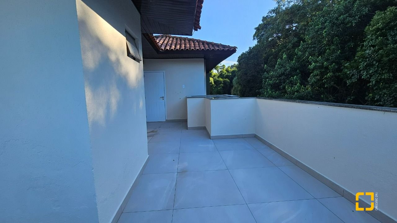 Cobertura com 183m², 3 quartos (sendo 1 suíte), 2 garagens, no bairro João Paulo em Florianópolis