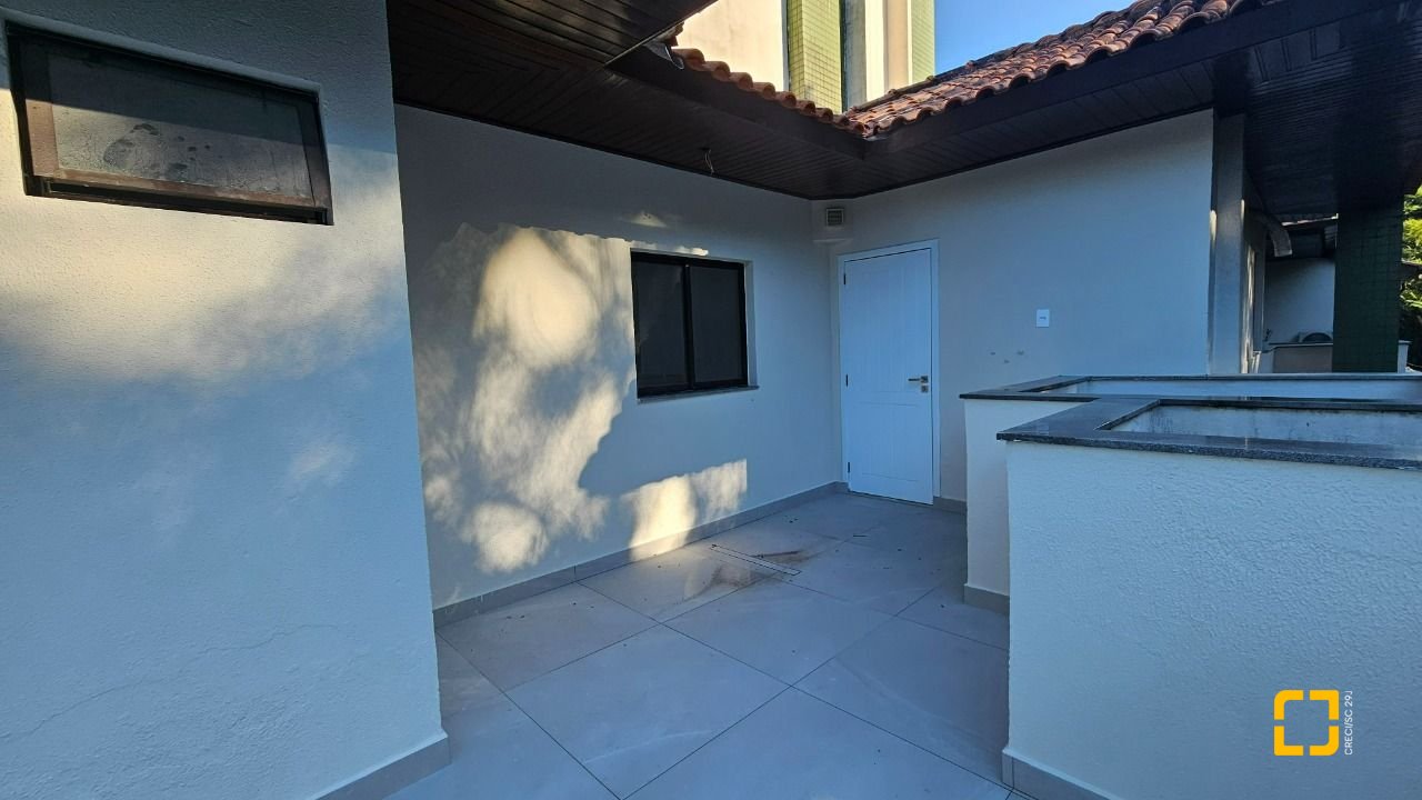Cobertura com 183m², 3 quartos (sendo 1 suíte), 2 garagens, no bairro João Paulo em Florianópolis