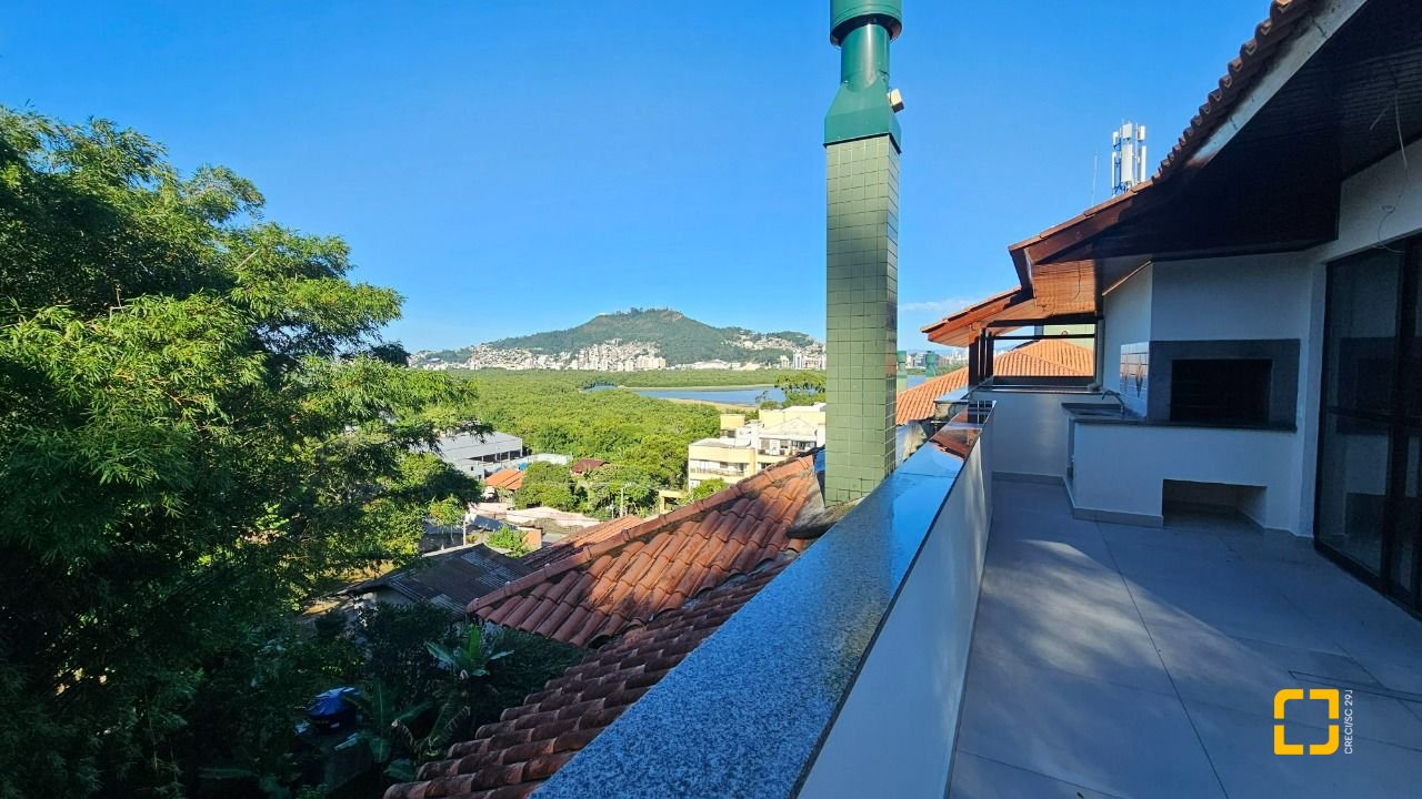 Cobertura com 183m², 3 quartos (sendo 1 suíte), 2 garagens, no bairro João Paulo em Florianópolis